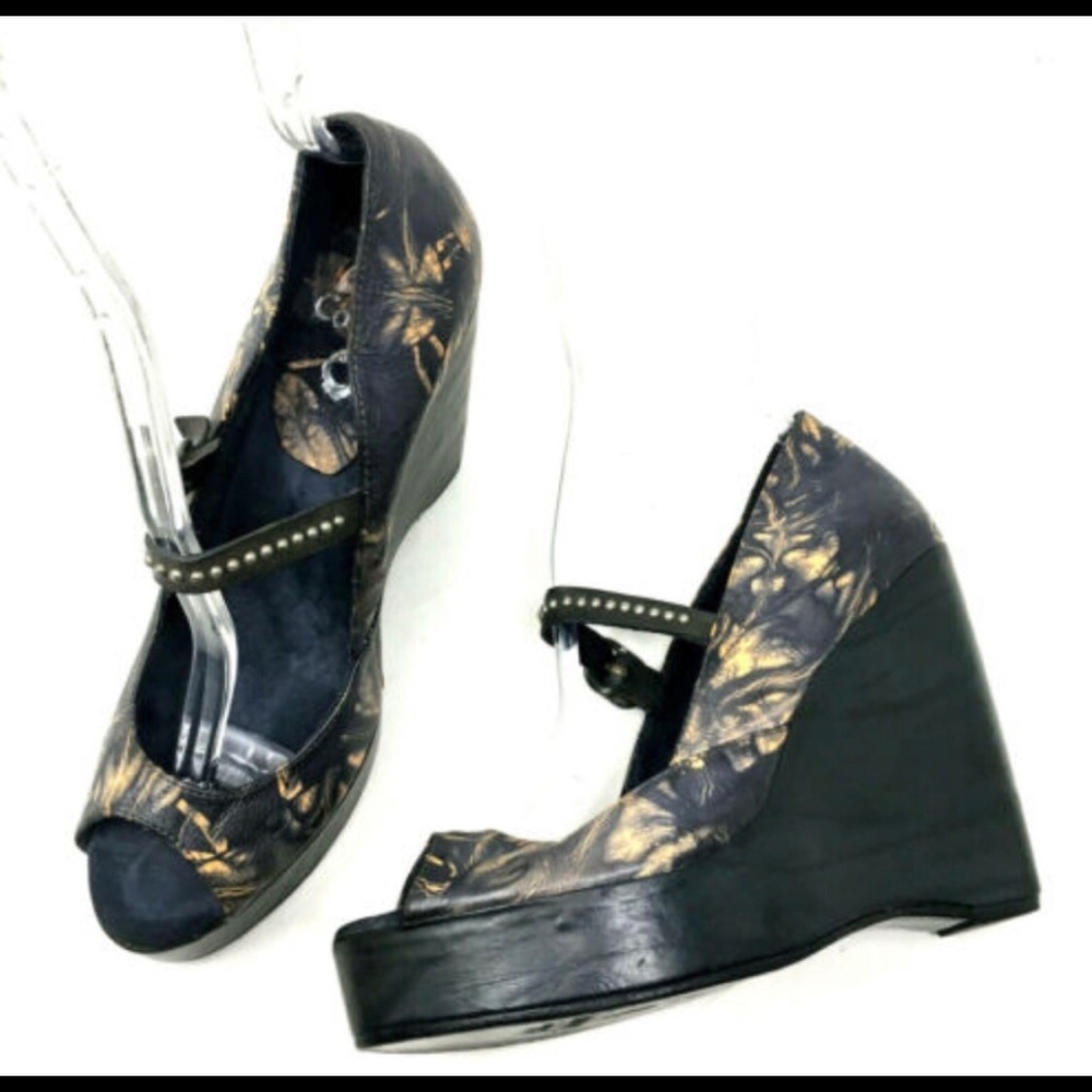 Gorgeous Calleen Cordero marble wedges